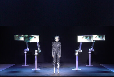 "Returning the Gaze" © Julian Ceipek: Software Assistance This installation is supported by Universal Robots for ANNAKIKI’s Milan Fashion Week.