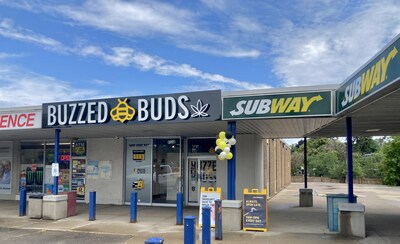 Nestled in between Subway and Southdown Convenience Store at 1375 Southdown Road, Buzzed Buds is ready to serve the community! (CNW Group/Buzzed Buds)