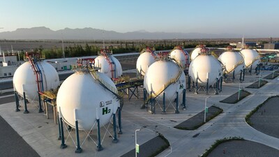 El proyecto piloto de hidrógeno verde en Kuqa, Xinjiang de Sinopec comienza a funcionar, liderando el desarrollo de hidrógeno verde de China. (PRNewsfoto/SINOPEC)