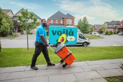 Voilà delivery van and teammate featuring Longo's, Sobeys and Farm Boy (CNW Group/Empire Company Limited)