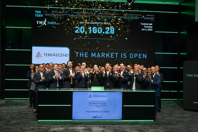 Photo: TerrAscend and ATB Capital Markets officiate listing at the Toronto Stock Exchange. Photo credit: TSX (CNW Group/ATB Financial)