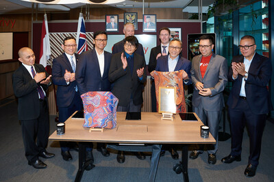 From left to right (front)
Trade Attache Haris Setiawan
Indonesian Consul General in Sydney Vedi Kurnia Buana
Director General of International Trade Negotiations Djatmiko Bris Witjaksono
H.E. Siswo Pramono, Indonesia Ambassador in Canberra
Minister of Trade of the Republic of Indonesia, Zulkifli Hasan
CEO and Founder of Privy Marshall Pribadi
Near Advisor to Minister of Trade Bara Hasibuan
(Back) Senior Trade & Investment Commissioner ASEAN NSW Andrew Parker  and 
Minister Counsellor Australian Embassy, Tim Stapleton