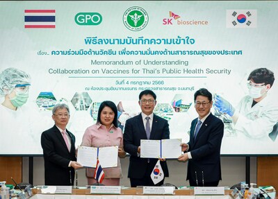 (From left) Dr. Opas Karnkawinpong, Permanent Secretary of the Ministry of Public Health, Dr. Mingkwan Suphannaphong, Managing Director of GPO, Jaeyong Ahn, CEO of SK bioscience, and Joyoung Jeon, Charge d'affaires ad interim, Embassy of the Republic of Korea in Thailand pose after signing a Memorandum of Understanding at the Ministry of Public Health of Thailand on July 4th.