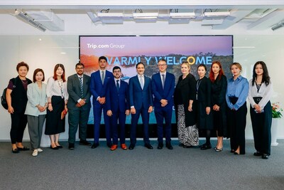 Sun Bo, Chief Marketing Officer of Ctrip Group, welcomes the delegation of the Abu Dhabi Ministry of Culture and Tourism at the headquarters in Shanghai, China