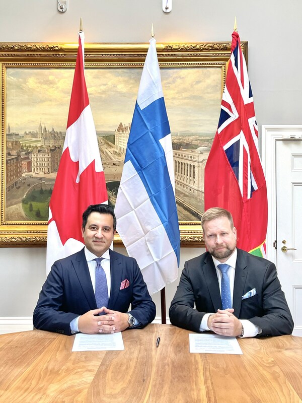 Zeeshan Syed, President of Avalon Advanced Materials Inc. (left), and Mikko Rantaharju, Vice-President of Hydrometallurgy at Metso Corp. (right) sign at Canada House, London, UK a memorandum of understanding to pursue the development of Ontario’s first lithium hydroxide processing facility. (CNW Group/Avalon Advanced Materials Inc.)