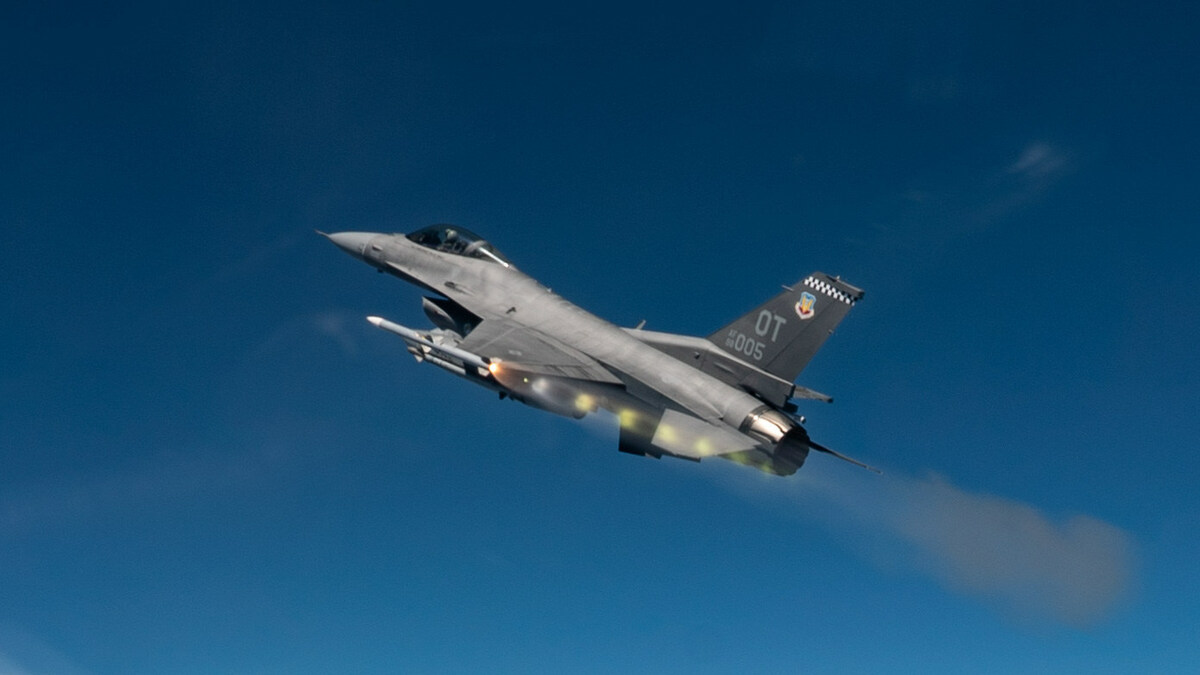 F-16 fires AIM-120D-3 for final flight test of newest AMRAAM variant - Vimarsana News