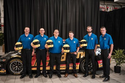 2023 Penske Truck Leasing Top Five National Tech Showdown competitors pose for a photo with Art Vallely, president of Penske Truck Leasing.  (Left to right): Ryan Sutherland, Tech 1 (3rd Place); Emmett Matulis Jr, Lead Tech 1 (5th Place); Tommy Bass, Tech 1 (1st Place); Conner Fletcher, Tech 1 (2nd Place); Stephen 