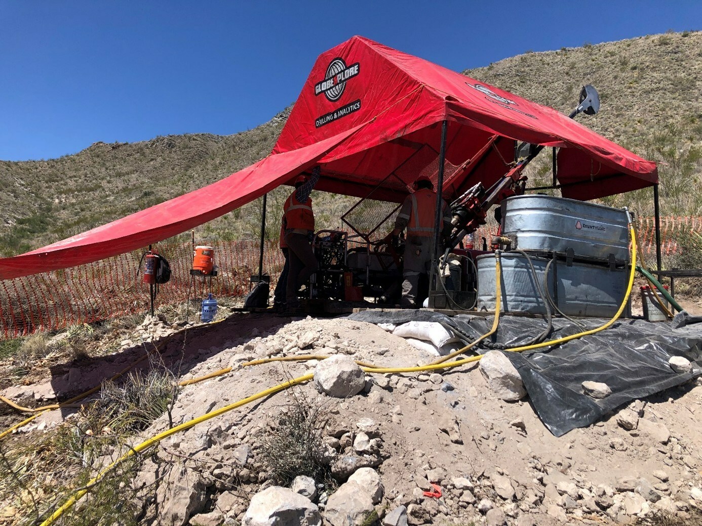 Figure 1. Globexplore Drilling SA at the Jemi REE Project, Coahuila Mexico. (CNW Group/Monumental Minerals Corp.) Figure 1. Globexplore Drilling SA at the Jemi REE Project, Coahuila Mexico. (CNW Group/Monumental Minerals Corp.)