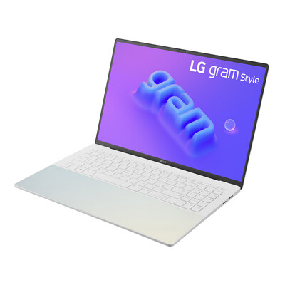 The LG gram Style laptop combines powerful performance with aesthetics to enable users to flex their style while they hustle. (CNW Group/LG Electronics Canada)