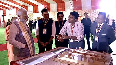 Architect Ravi Sarangan with the hon’ble Prime Minister Narendra Modi at the launch of the Crematorium Redevelopment in Varanasi