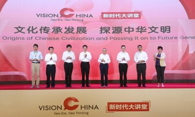 Representantes oficiais e especialistas chineses e estrangeiros no evento 'Vision China' em Chaoyang (província de Liaoning) em 13 de julho. (PRNewsfoto/China Daily)