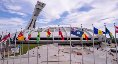 Pavoisement historique des drapeaux au Parc olympique (Groupe CNW/Parc olympique)
