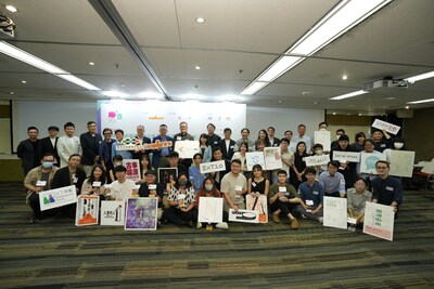 Group photo of guest-of-honour, attending guests, representatives of supporting organizations, mentors of Support Scheme, and all participating teams. (PRNewsfoto/the HK Digital Advertising Start-ups X Publishing (Writers) Promotion Support Scheme)