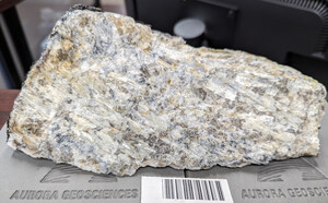 NORTH ARROW DISCOVERS SPODUMENE PEGMATITES AT NEW MACKAY LITHIUM PROPERTY, NWT