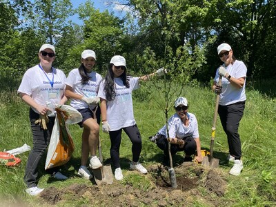 Beiersdorf Canada gathered in Montréal to take part in various activities to create a positive social impact on the communities and the environment. (CNW Group/Nivea)