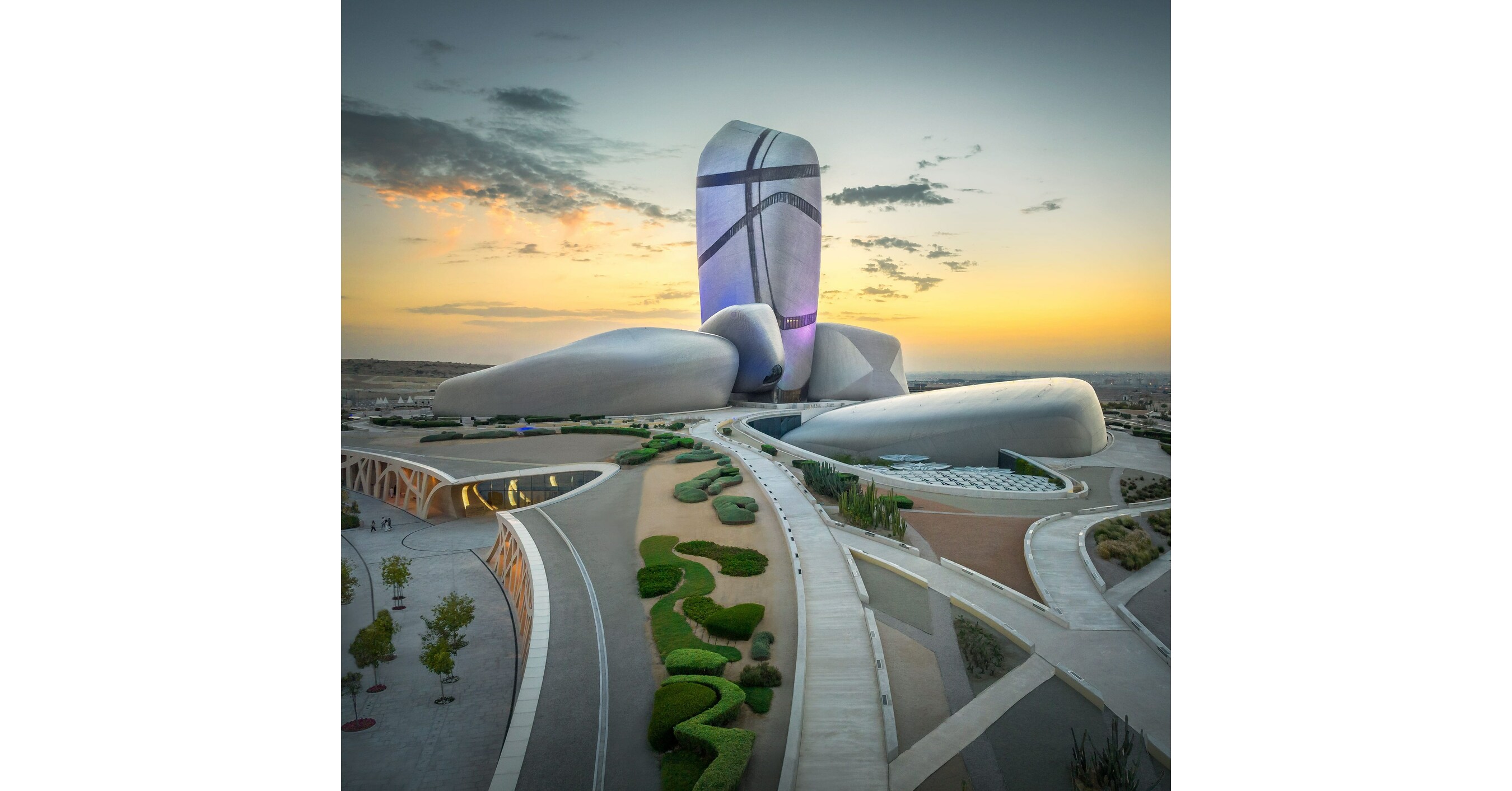 مركز الملك عبد العزيز للثقافة العالمية يفوق التوقعات بأكثر من ثلاثة ملايين زائر