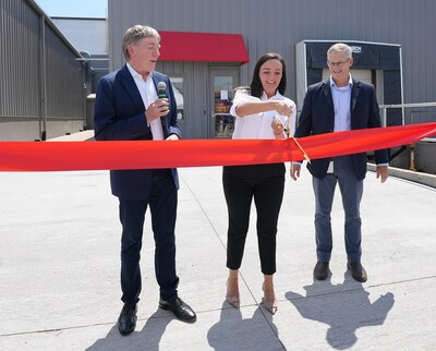 From left to right: Dr. Chris Nelson, President and CEO of Kemin Industries; Kimberly Nelson, President of Kemin Nutrisurance, the pet food and rendering technologies business unit; and Dr. Jason Shelton, Vice President of R&D for Kemin Nutrisurance, at the ribbon cutting for Kemin Nutrisurance's first-ever wet pet food pilot lab at its global headquarters in Des Moines, Iowa, U.S.