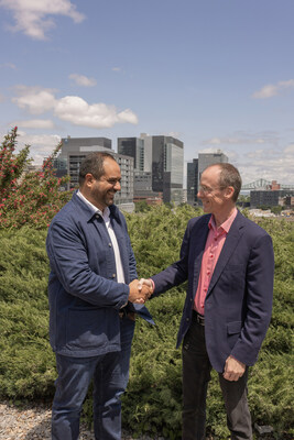 Cherif Habib, CEO of Dialogue, and Jacques Goulet, President of Sun Life Canada in downtown Montreal marking Sun Life's announcement to acquire Dialogue. (CNW Group/Sun Life Financial Inc.)