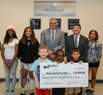 BayPort President/CEO Jim Mears presents a check of $25,000 to BGCVP President/CEO Hal Smith and Club members for Summer Programming.