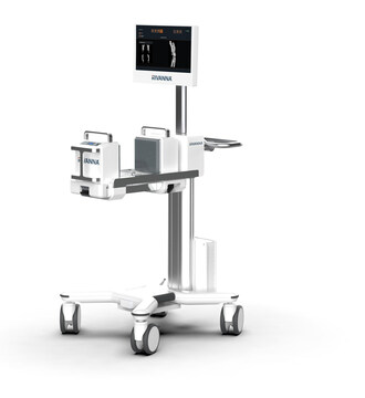 Accuro XV integrates ultrasound-based bone and 3D soft-tissue imaging
technology with AI-enabled software.