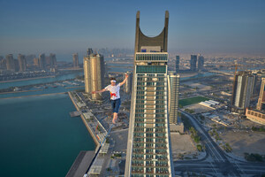 Record Set in Qatar for World's Longest LED slackline Walk