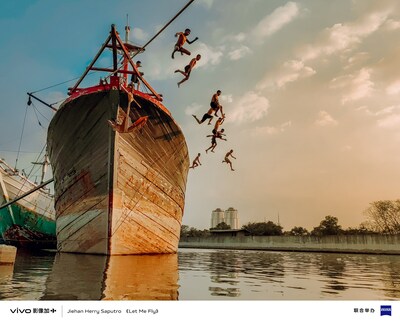 Jiehan Herry Saputro ’s “Let Me Fly”, the Best Photograph of the Year
