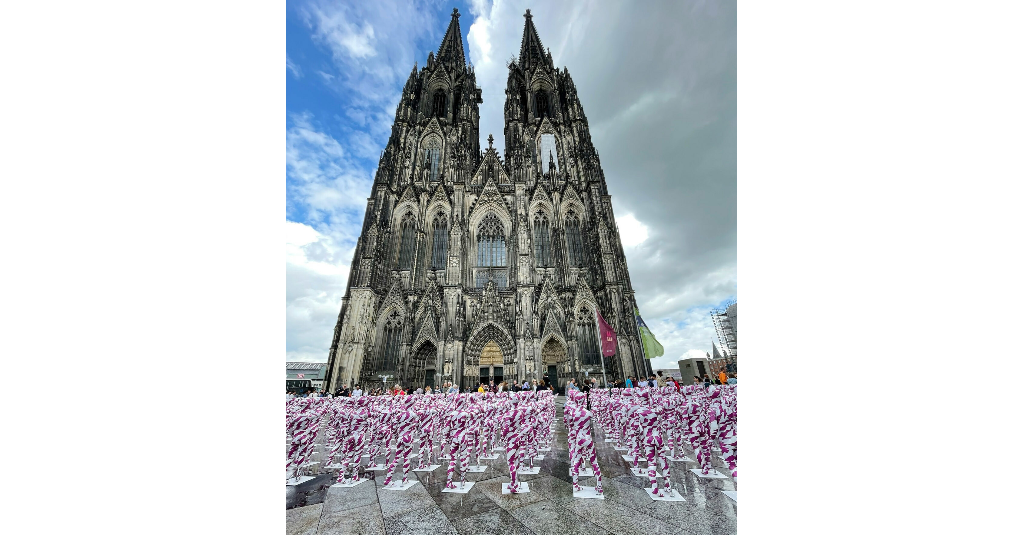 Dennis Josef Mesegs &bdquo;Shattered Souls - in a Sea of Silence prangert den Umgang mit Missbrauchsf&auml;llen in der katholischen Kirche an