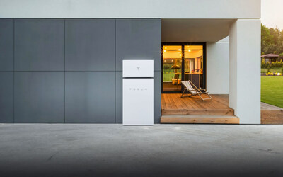 Tesla Powerwall owners who participate in the ConnectedSolutions program can earn for every kilowatt of benefit they provide to the grid—up to $1,500 per year depending on the size of the battery and the state where they live. Using the new in-app experience, customers can easily enroll in the program and see the entire event including how much energy they are providing, and understand how that results in earnings from their utility.