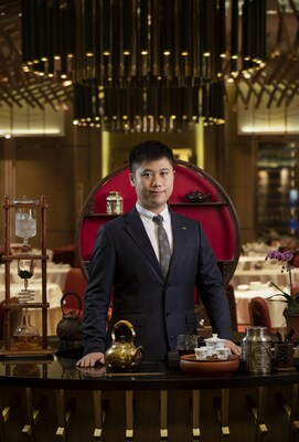 Andrew U, Galaxy Macau’s Tea Master and Champion of the 2018 National Competition for Tea Sommeliers – Greater Bay Area provides fascinating insights into the world of tea preparation and appreciation. (PRNewsfoto/Galaxy Macau)