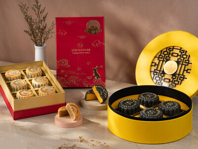Moon Rabbit Box (red) and Full Moon Box (yellow) from Sheraton Surabaya, an exquisite gift for colleagues and relatives for Mid-Autumn Festival this year.