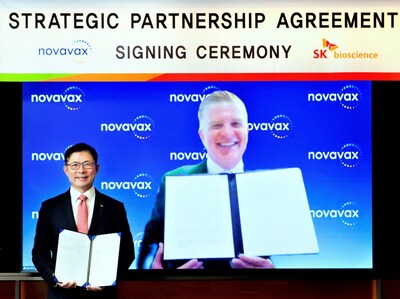 Jaeyong Ahn, CEO of SK bioscience (left) and John C. Jacobs, President and CEO of Novavax pose after signing the strategic partnership agreement. at the signing ceremony.