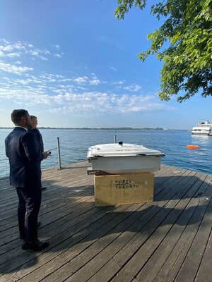 Ontario Minister of the Environment, Conservation and Parks, the Honourable David Piccini, operates "Ebb", one of PortsToronto's new WasteShark aquadrones. (CNW Group/PortsToronto)