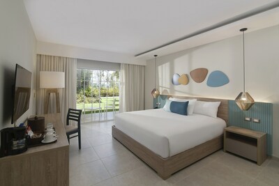 Rooms at Wyndham Alltra Samaná range from standard king and queen configurations to large family suites and bungalows.