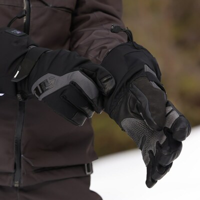 Built with 509's 5TECH 10K/10K laminated waterproof and windproof shell, goat leather palm, and classic Speed Cinch the Backcountry Ignite Gloves are made to withstand even the most challenging of conditions.