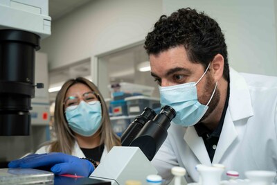 City of Hope's Saul Priceman, Ph.D., is conducting research on chimeric antigen receptor (CAR)-engineered T cell therapy and has demonstrated in the laboratory and in preclinical models that the investigational cell therapy can work against ovarian cancer. The preclinical study was published in Nature Communications.