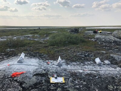 Channel sampling of the SD1 Pegmatite, LDG Lithium Project, NWT. (CNW Group/North Arrow Minerals Inc.)