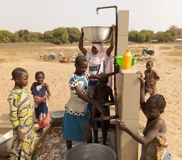 Residents of Benin's Kalalé District use a newly installed clean water station.