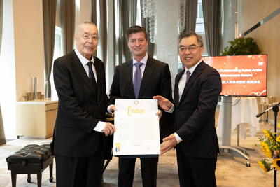 Liu Shih Kun (left), Edward Mermelstein (center, Commissioner of NYC Mayor’s Office for International Affairs), Huang Ping (right, Consul General of the Chinese Consulate in New York) -- Photo by Sandy Fan