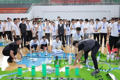 Estudantes Universitários Construíram em Conjunto Uma Cidade do Futuro na Cerimônia de Integração de 2023 da Shanghai Electric. (PRNewsfoto/Shanghai Electric)