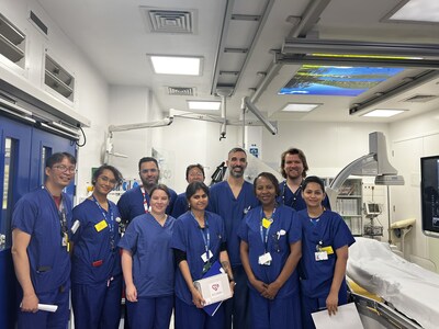 Dr Owais Dar (middle) and the study team in the Cardiac Catheterization Lab at Harefield Hospital and Acorai’s Chief Scientific Officer Matthew Mace (back right) 