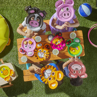 The Hefty® brand is re-launching one of the most memorable and nostalgic products of the 2000s: Hefty® Zoo Pals™ plates!