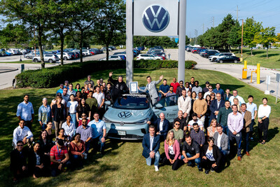 Ajax, ON - Rainer Zietlow and Pierre Boutin, President and CEO of Volkswagen Canada and Volkswagen employees celebrate Rainer's ID.4 powered Guinness World Record achievement. (CNW Group/Volkswagen Canada Inc.)