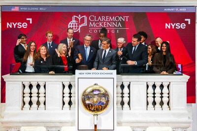 Members of the Claremont McKenna College community gathered at the New York Stock Exchange to ring the closing bell.