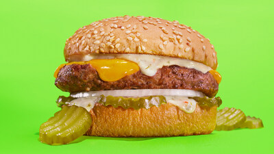 The Spicy Dill Pickle Mama Burger® (CNW Group/A&W Food Services of Canada Inc.)