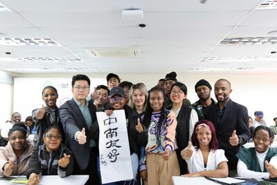 Sanele Ntuli (2nd R), a mandarin teacher at the Confucius Institute at Durban University of Technology, poses for a photo with faculty and students with a calligraphic work showing "China-South Africa Friendship" in Durban, South Africa, August 18, 2023. /Xinhua (PRNewsfoto/CGTN)