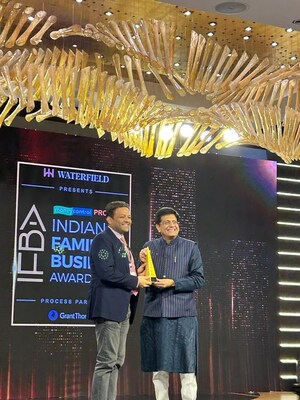 Mr. Shreevar Kheruka, MD, Borosil Ltd. receiving the 'Best Family Business Award 2022' from the Honourable Union Minister of Commerce and Industry, Shri Piyush Goyal