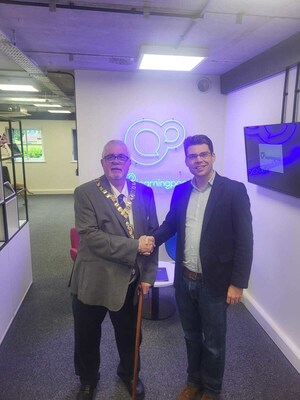 Learning Pool CEO, Ben Betts with the Mayor of Bicester, Councillor Harry Knight