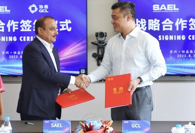 Mr. Jasbir Singh Awla (left) and Mr. Zhang Kun (right) (PRNewsfoto/GCLSI)