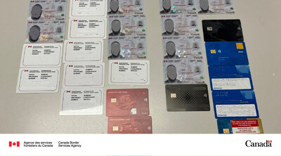 Les cartes saisies par l'ASFC (Groupe CNW/Agence des services frontaliers du Canada)