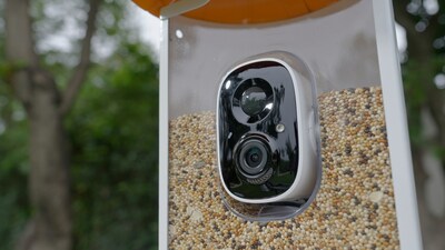 The feeder is equipped with a high-definition 1080P HD lens and a 135° grand wide-angle (PRNewsfoto/Birdkiss)